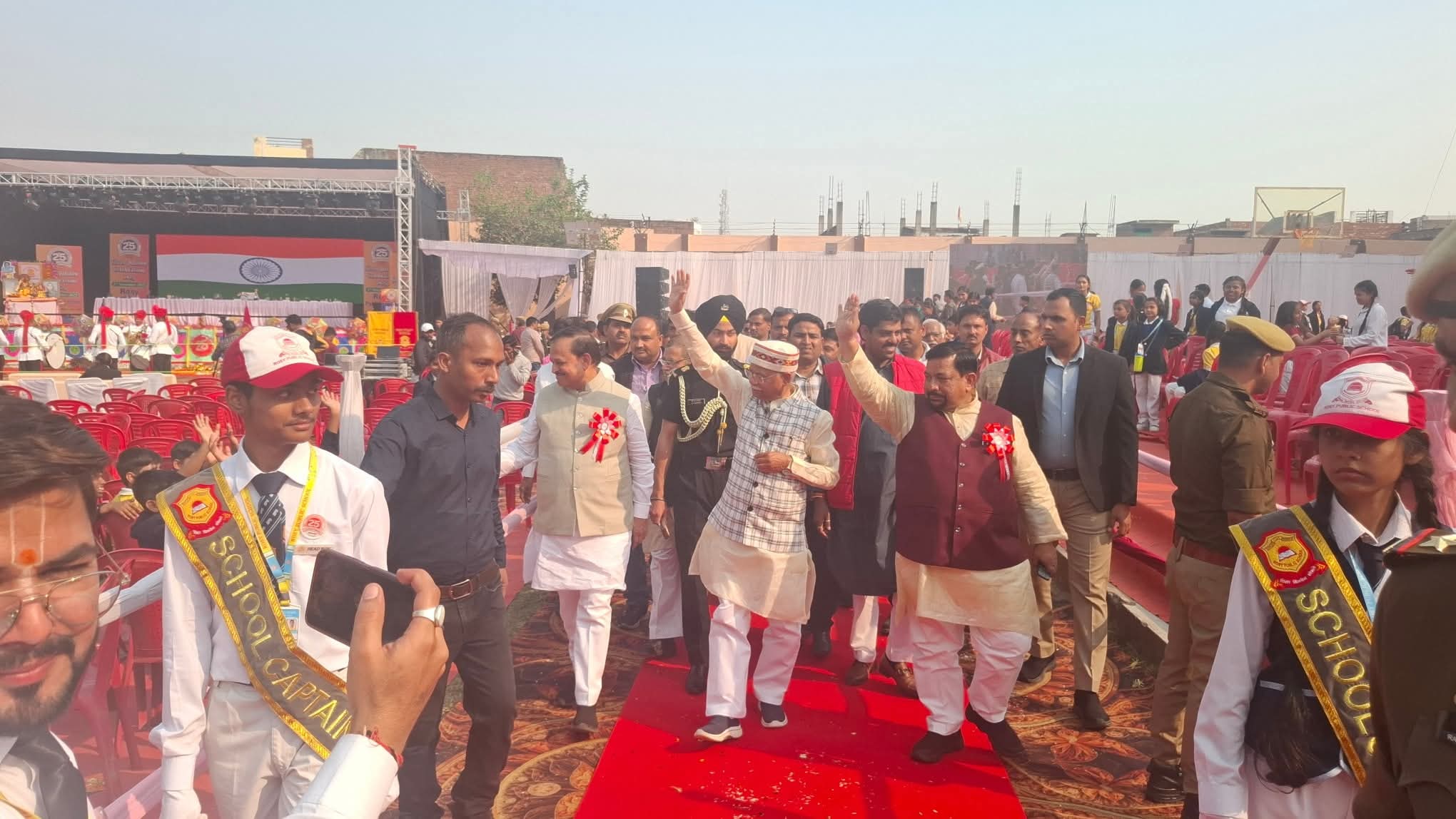 फर्रुखाबाद:रोज़ी पब्लिक स्कूल, फतेहगढ़ की 25वीं वर्षगांठ पर राज्यपाल ने मेधावी छात्रों को किया सम्मानित