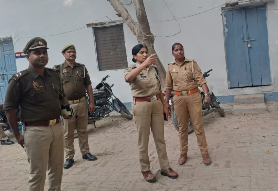 फर्रुखाबाद:थाना अमृतपुर का पुलिस अधीक्षक ने किया औचक निरीक्षण, दी कड़े निर्देश