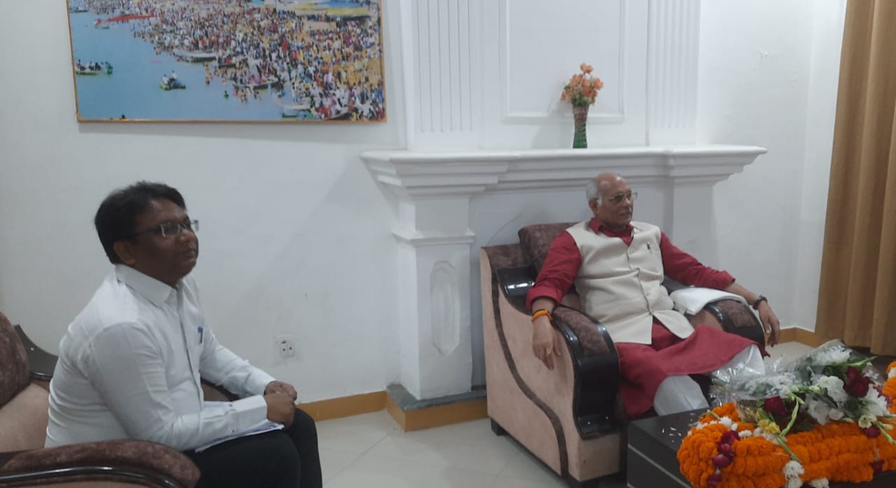 फर्रुखाबाद : पशुधन एवं दुग्ध विकास मंत्री धर्मपाल सिंह ने की समीक्षा बैठक, दिए गौसंरक्षण और पशुपालकों के हित में निर्देश