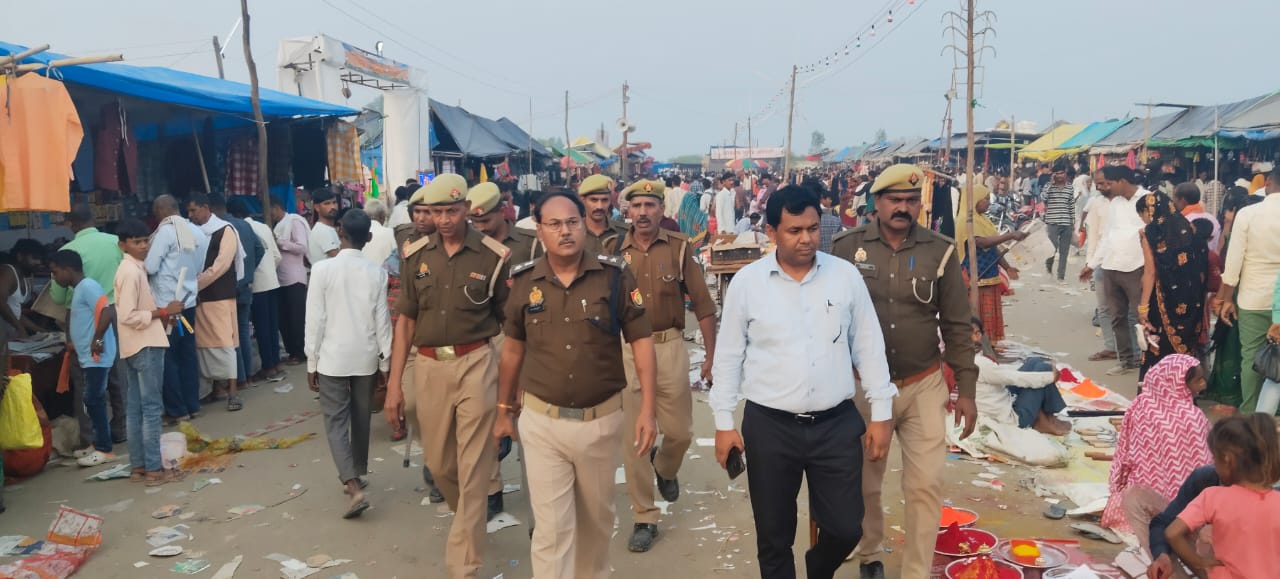 फर्रुखाबाद:अपर पुलिस अधीक्षक डॉ. संजय सिंह ने ढाई घाट पर कार्तिक पूर्णिमा मेले की तैयारियों का किया निरीक्षण