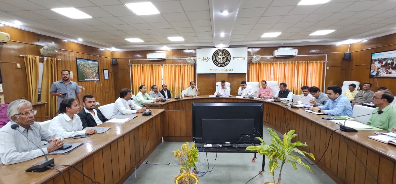 फर्रुखाबाद: मतदेय स्थलों के सम्भाजन व निर्वाचक नामावली पुनरीक्षण को लेकर जिलाधिकारी की अध्यक्षता में बैठक सम्पन्न