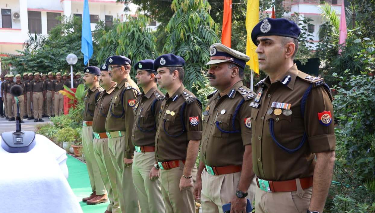 प्रयागराज: राष्ट्रगीत “वंदे मातरम्” के 150 वर्ष पूर्ण होने के उपलक्ष्य में पुलिस लाइन्स प्रयागराज में राष्ट्रगीत वंदे मातरम् का गायन कार्यक्रम आयोजित।