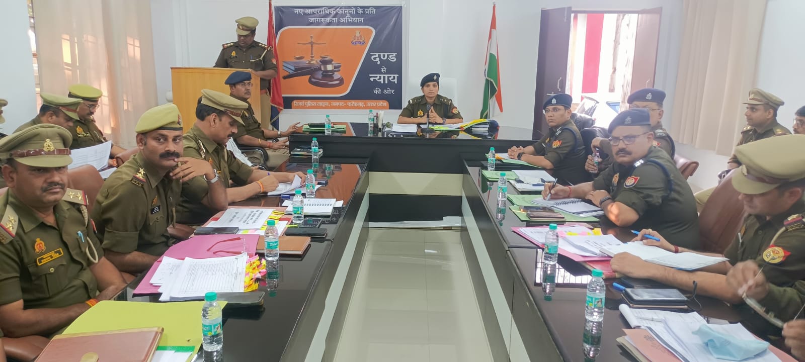 फर्रुखाबाद: पुलिस लाइन में क्राइम मीटिंग आयोजित, पुलिस अधीक्षक ने लंबित विवेचनाओं के शीघ्र निस्तारण के दिए निर्देश