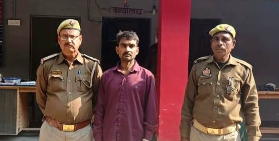 फर्रुखाबाद:थाना मेरापुर पुलिस ने पाक्सो व SC/ST एक्ट में वांछित अभियुक्त को किया गिरफ्तार
