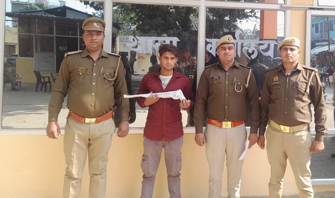फर्रुखाबाद:थाना नवाबगंज पुलिस ने अवैध हथियार के साथ एक अभियुक्त को दबोचा