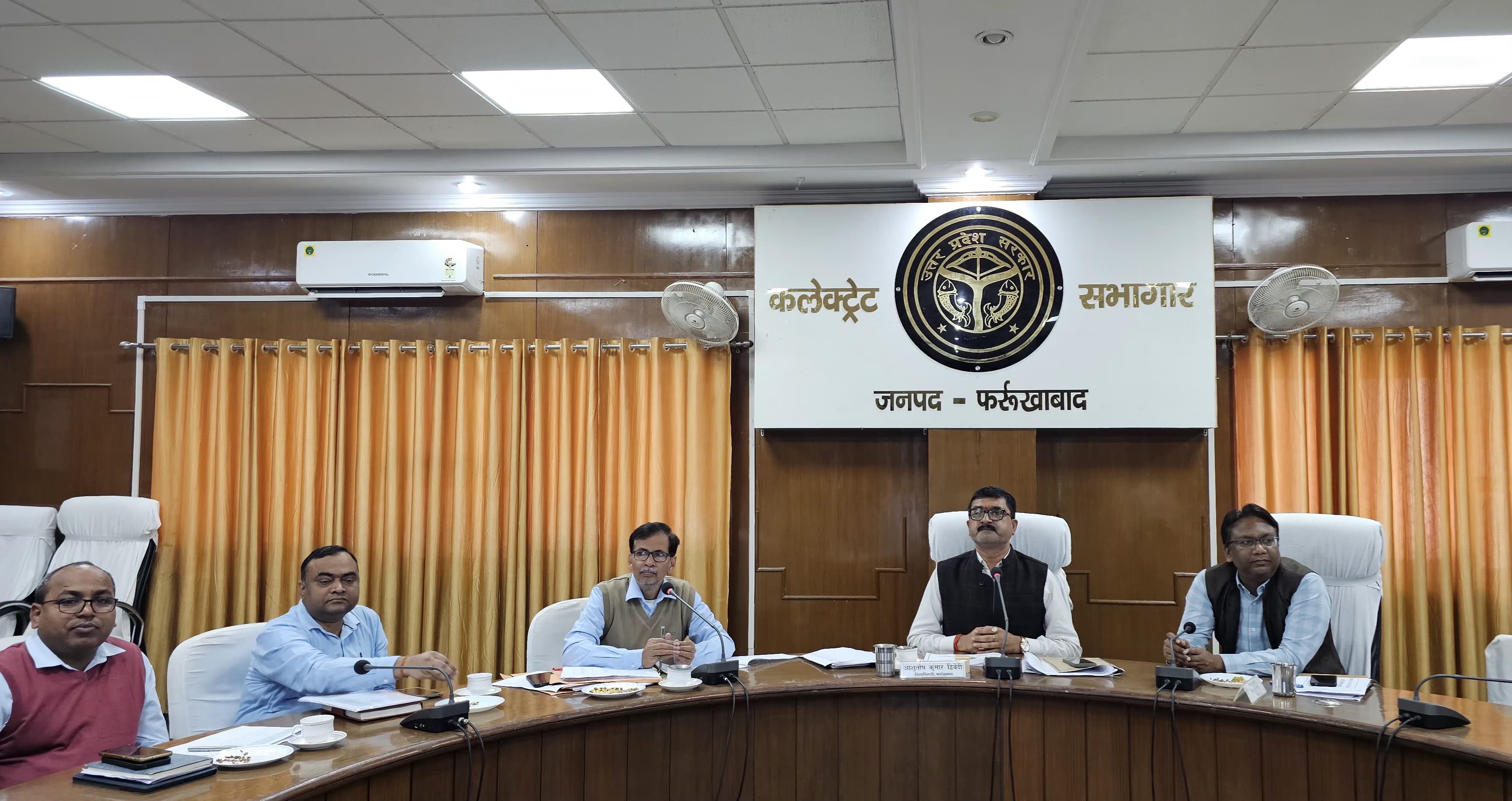 फर्रुखाबाद:कृषि यंत्रीकरण योजनाओं के तहत ई-लॉटरी से कृषकों का चयन, जिलाधिकारी ने दी बधाई