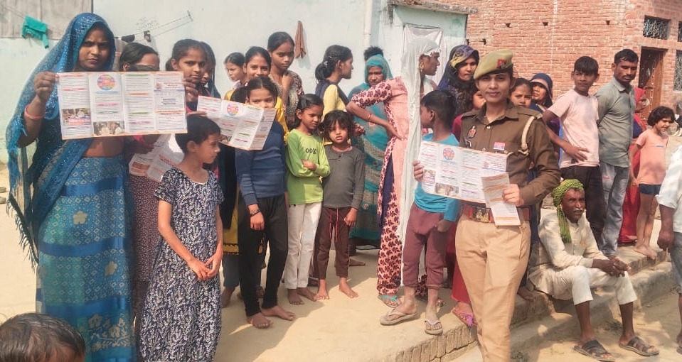 फर्रुखाबाद:थाना कमालगंज पुलिस ने मिशन शक्ति के पांचवें चरण में महिलाओं को किया जागरूक