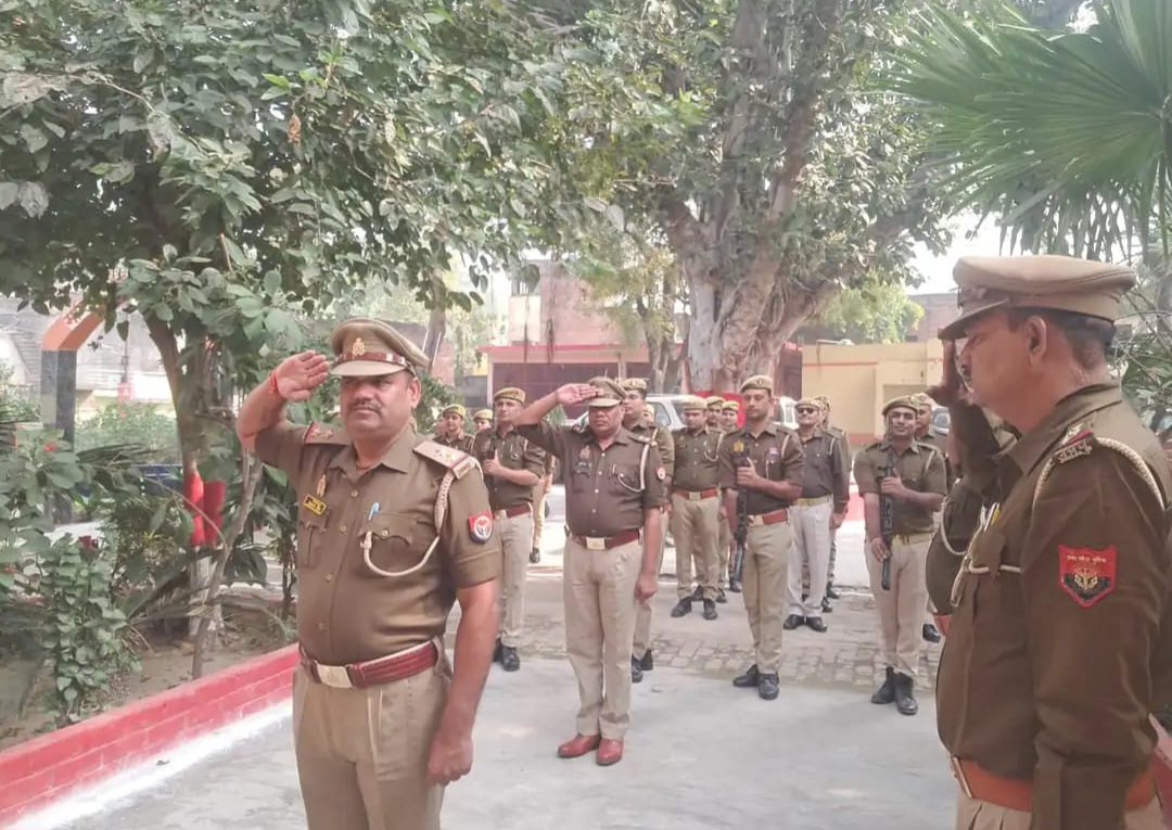 फर्रुखाबाद: आदर्श थाना मऊदरवाज़ा में धूमधाम से मनाया गया पुलिस झंडा दिवस