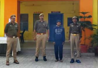 फर्रुखाबाद:थाना कादरीगेट पुलिस ने चोरी किये गये टेयरलेस यूनिट, बसबार व बोल्ट सहित एक अभियुक्त को किया गिरफ्तार
