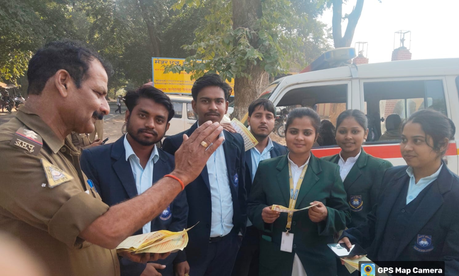 फर्रुखाबाद:मेजर एस.डी. सिंह आयुर्वेदिक मेडिकल कॉलेज में छात्रों को सड़क सुरक्षा के प्रति किया गया जागरूक