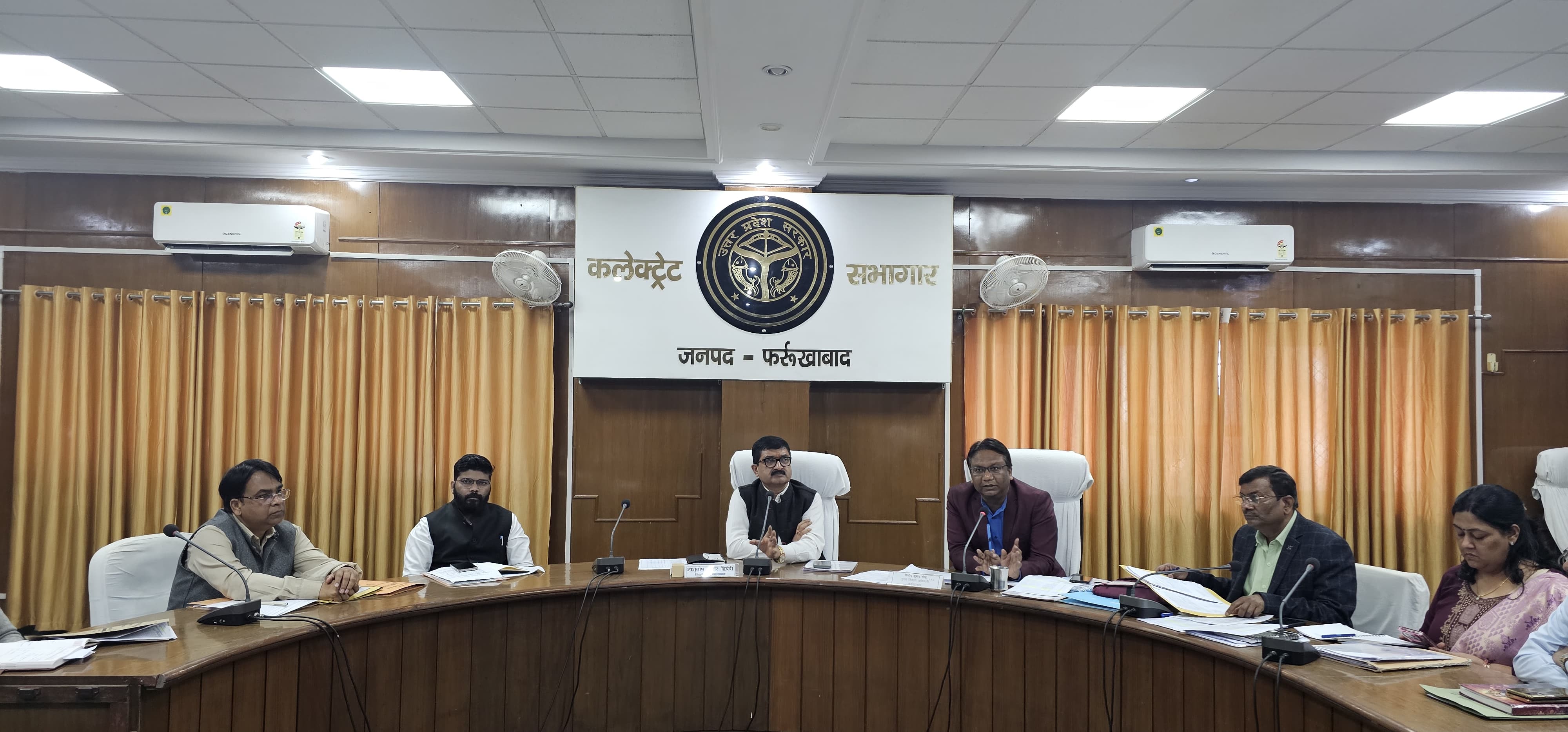 फर्रुखाबाद: जिलाधिकारी ने IGRS निस्तारण को लेकर की सख्त समीक्षा, लापरवाह अधिकारियों पर गिर सकती है गाज़