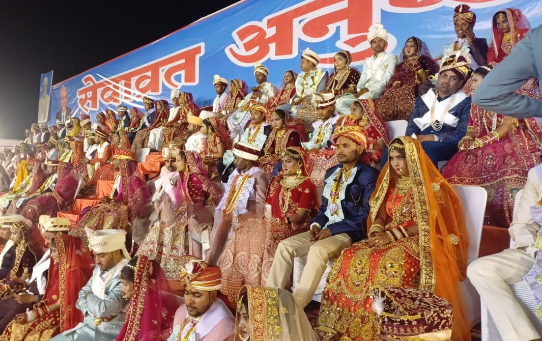 फर्रुखाबाद: सेवा व्रत अनुष्ठान के 18वें संकल्प दिवस पर 68 जोड़ों का हुआ सामूहिक विवाह, सर्व समाज की एकता की मिसाल