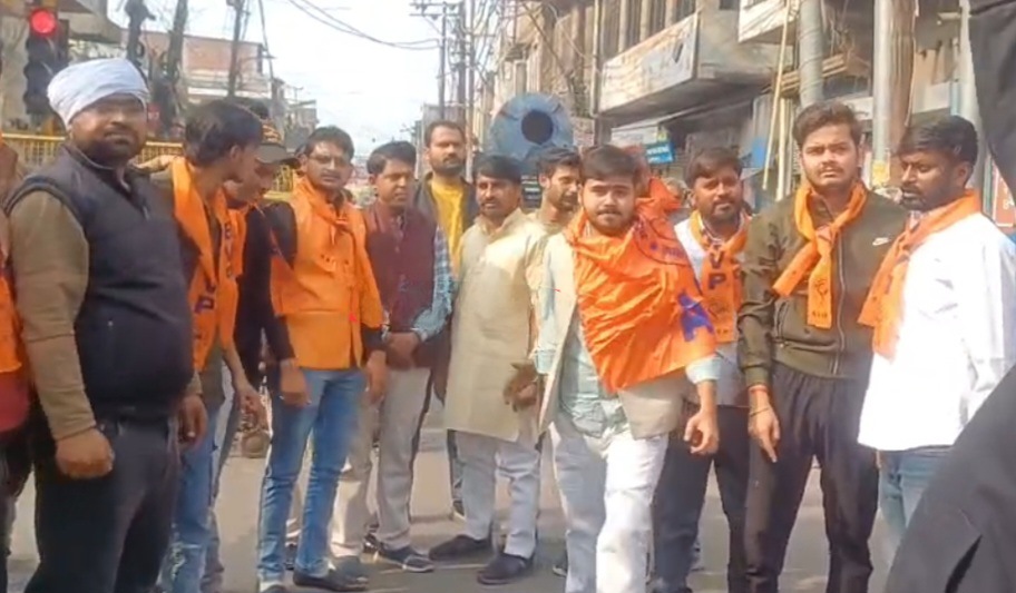 फर्रुखाबाद:एबीवीपी ने सदर विधायक के खिलाफ किया जोरदार प्रदर्शन, पुतला फूंका