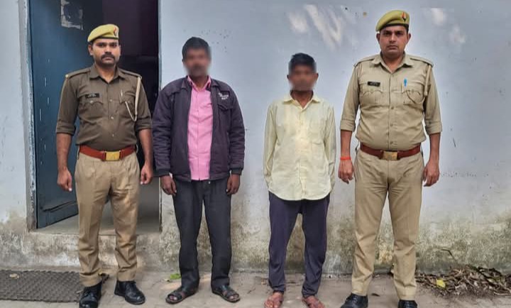 लखीमपुर खीरी : गैंगस्टर एक्ट में 2 नफर वांछित अभियुक्तों को रसूलपनाह चौराहा के पास से गोला पुलिस ने किया गिरफ्तार