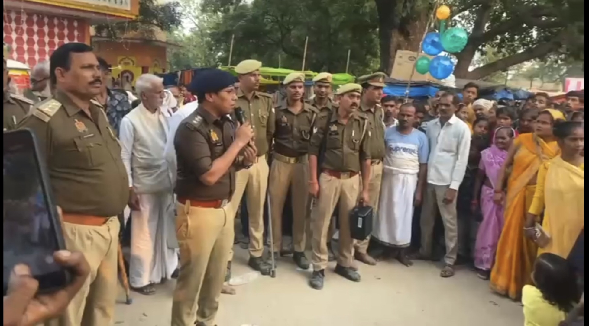 फर्रुखाबाद:रामताल मंदिर मेले में श्रद्धालुओं को किया गया जागरूक — क्षेत्राधिकारी अजय वर्मा ने दिया संदेश।