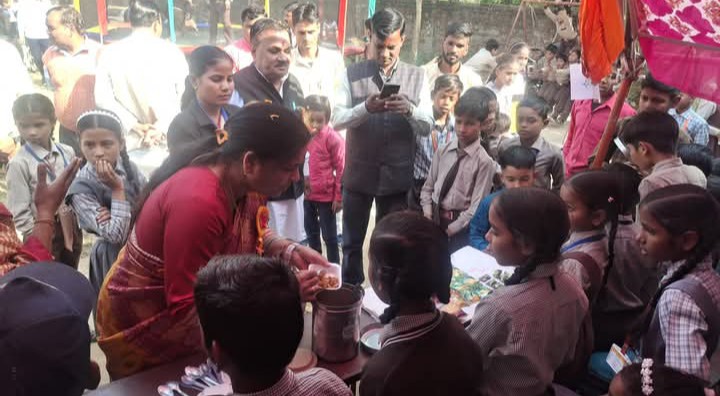लखीमपुर खीरी : राम जानकी विद्या मंदिर इंटर कॉलेज में बाल मेले का पूर्व नगर पालिका अध्यक्ष ने किया उद्घाटन