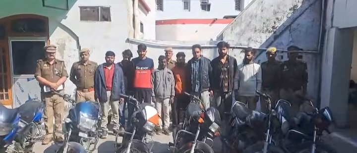 लखीमपुर खीरी : थाना गोला पुलिस टीम द्वारा नफर अभियुक्तो के कब्जे से चोरी की 06 मोटर साइकिल बरामद कर गोला पुलिस ने किया गिरफ्तार