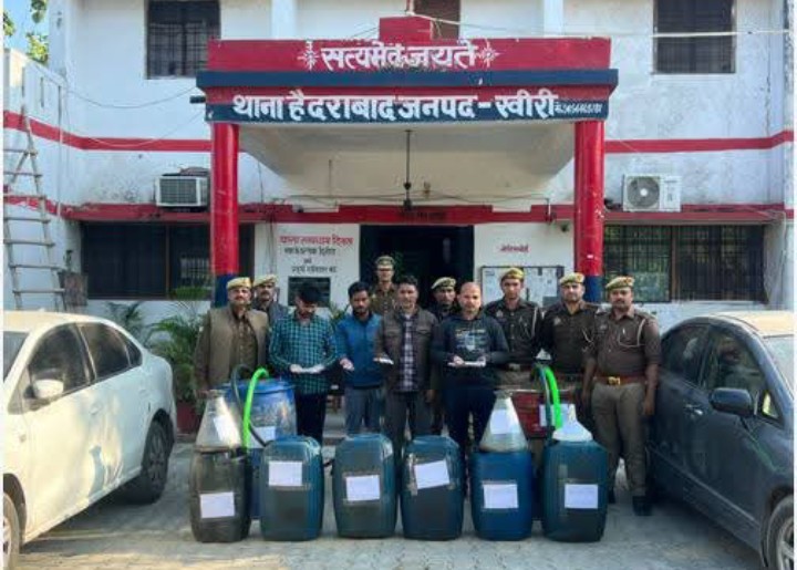 लखीमपुर खीरी : डीजल चोरी के अभियोग में संलिप्त अन्तर्राज्यीय गिरोह के 04 नफर अभियुक्तों को अवैध तमंचा-कारतूस व चोरी के सामान के साथ हैदराबाद पुलिस ने किया गिरफ्तार