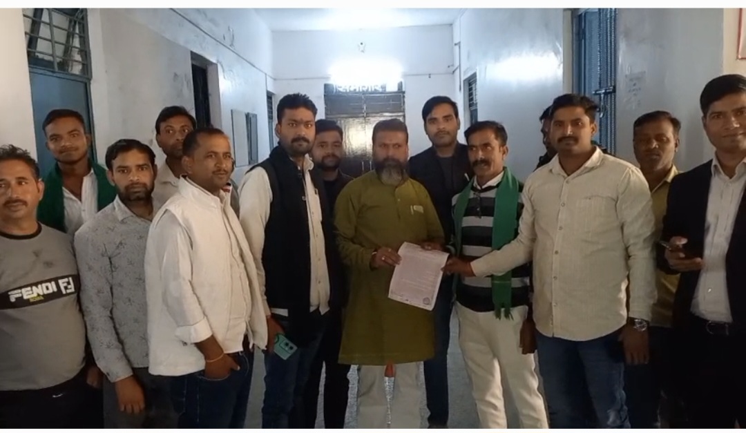 कन्नौज: यूरिया की किल्लत, अधिक वसूली व नकली दवा-बीज पर भड़के किसान — SDM को सौंपा ज्ञापन