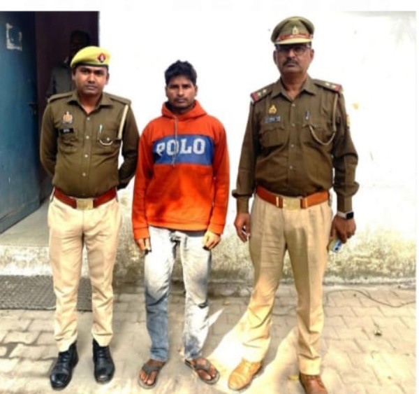 लखीमपुर खीरी : थाना गोला पुलिस द्वारा नफर वारण्टी अभियुक्त पंकज पुत्र रामेश्वर को गोला पुलिस टीम ने किया गिरफ्तार
