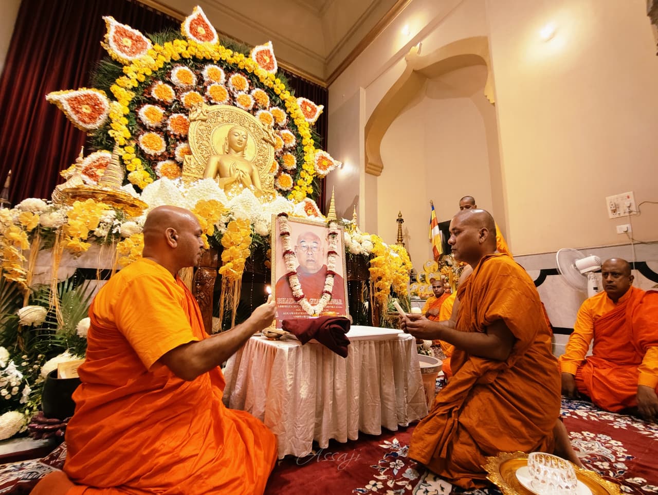 मूलगंघ कुटी बिहार, सारनाथ में भदन्त ज्ञानेश्वर महास्थवीर जी के कृतित्व एंव व्यतित्व को स्मरण करते हुए महाबोधि सोसाइटी ऑफ इण्डिया के महासचिव भदन्त सीवली महाथेरो के सानिध्य में शान्तिपाठ किया गया