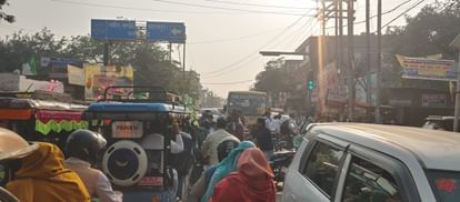 फर्रुखाबाद:आईटीआई चौराहा बना शहर का नया जाम प्वाइंट, सिग्नल लगते ही बढ़ी परेशानी