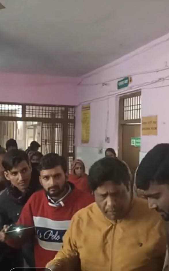 फर्रुखाबाद: कायमगंज में हादसे में युवक की मौत: रस-बिस्कुट सप्लाई का करता था काम, बीच रास्ते में रिक्शा पलटने से हादसा