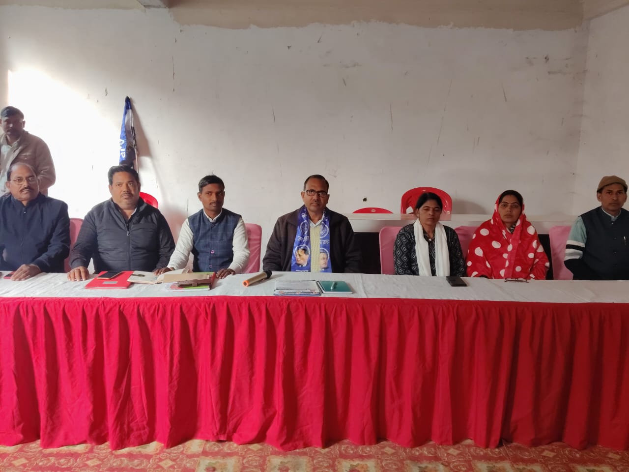 जौनपुर /नईगंज :अपनी जनता पार्टी के पदाधिकारियों की हुई बैठक, अधिक से अधिक नये कार्यकर्ताओ को जोड़ने के लिए लिया संकल्प