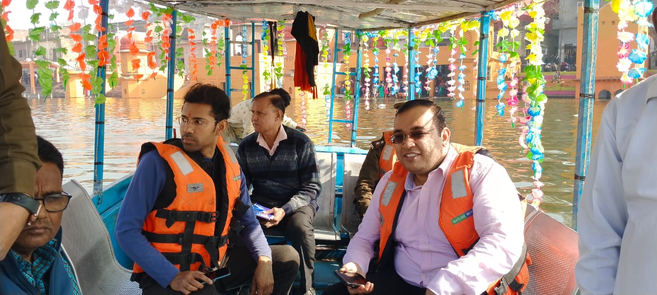 कासगंज : जिलाधिकारी प्रणय सिंह एवं पुलिस अधीक्षक अंकिता शर्मा ने आज मोक्षदा एकादशी पर पंच कोसीय परिक्रमा का स्थलीय निरीक्षण किया01 दिसम्बर 2025
