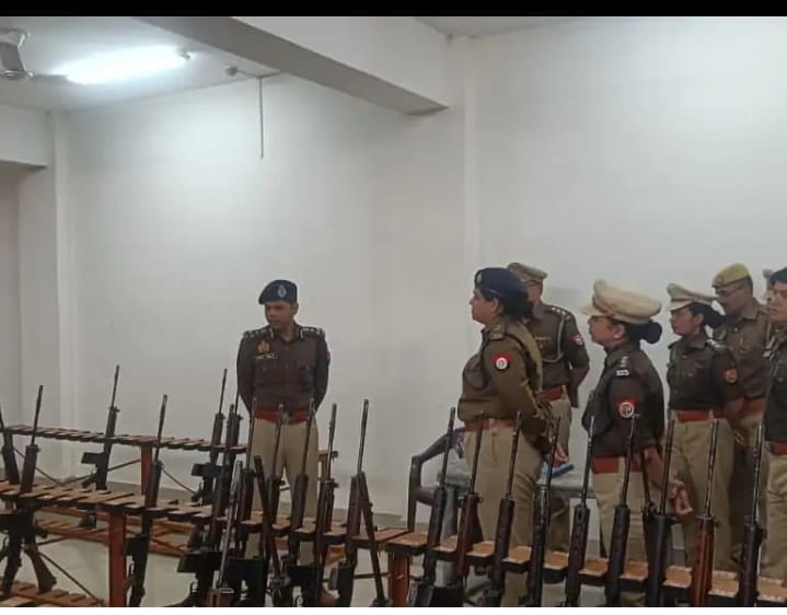 कासगंज:अलीगढ़ मंडल के डीआईजी प्रभाकर चौधरी ने  वार्षिक निरीक्षण अधिकारियों को दिए निर्देश लाइन की मैगजीन में उपलब्ध कारतूसों खोखा कारतूसों का भौतिक सत्यापन करने के निर्देश दिए