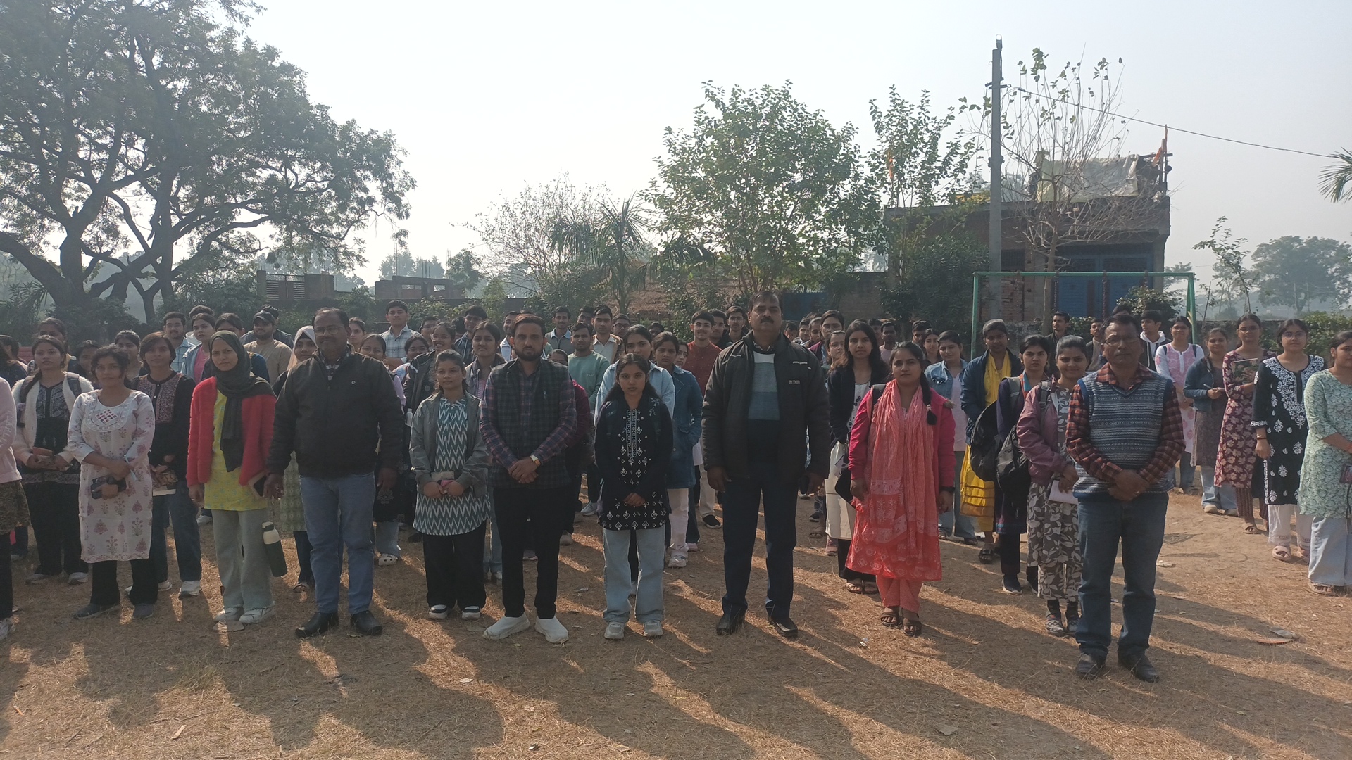 फर्रुखाबाद :ग्राम पंचायत पिपरगांव में छात्र-छात्राओं ने किया स्वास्थ्य सर्वे