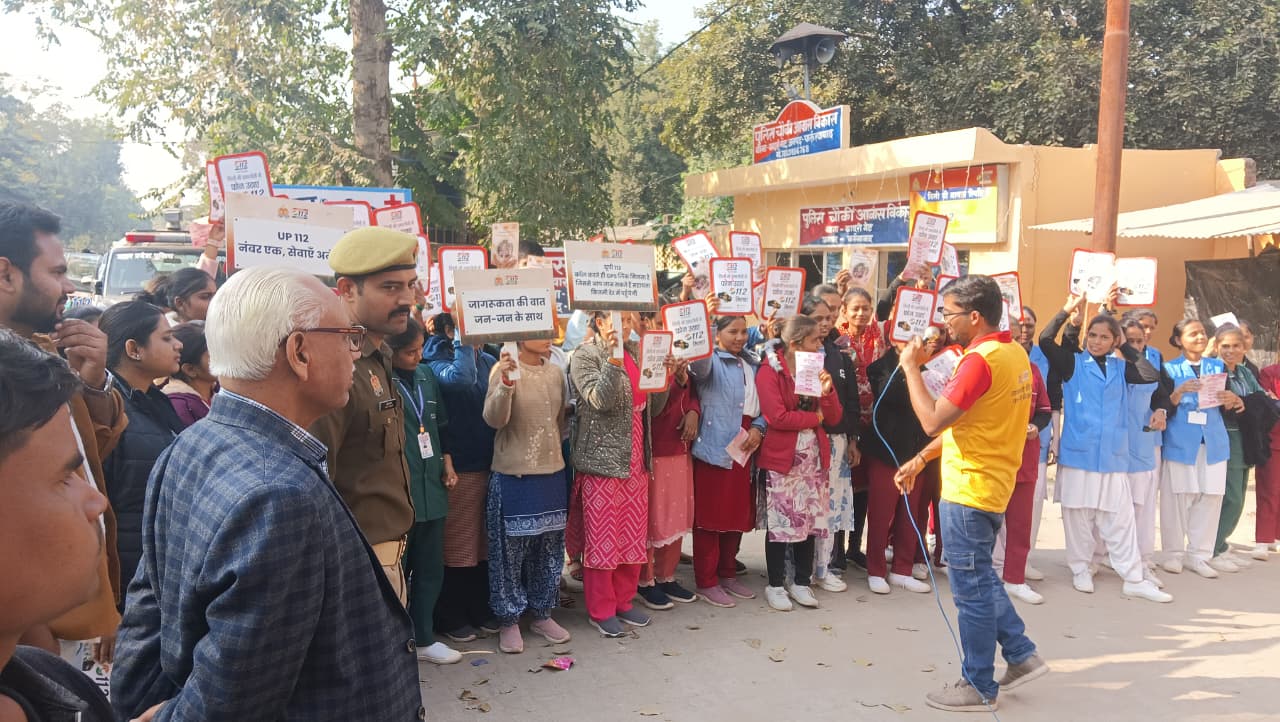 फर्रुखाबाद में यूपी-112 का जन जागरूकता अभियान—नुक्कड़ नाटक और एलईडी शो के जरिए दी जा रही महत्वपूर्ण जानकारी