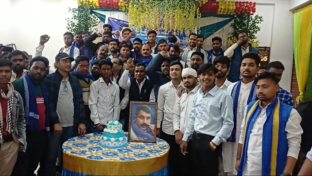 फर्रुखाबाद:भीम आर्मी चीफ व आज़ाद समाज पार्टी (कांशीराम) के राष्ट्रीय अध्यक्ष एड. चंद्रशेखर आज़ाद का 38वां जन्मदिन धूमधाम से मनाया गया
