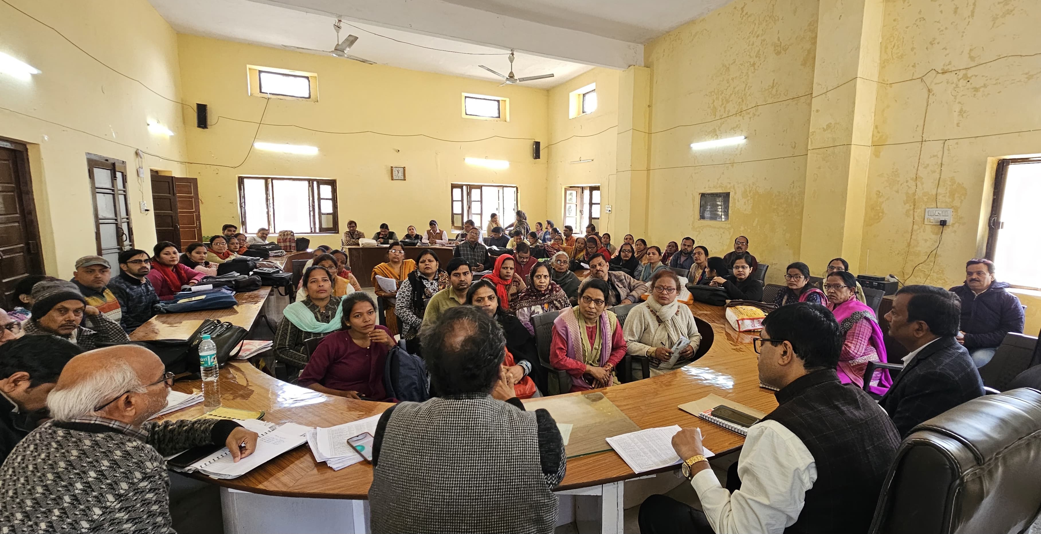 फर्रुखाबाद: जिलाधिकारी ने किया प्रगण पुनरीक्षण अभियान का निरीक्षण, बीएलओ व सुपरवाइजर को दिए आवश्यक निर्देश