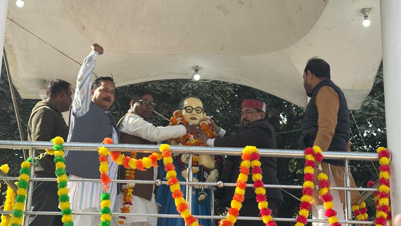 फर्रुखाबाद: डॉ.भीमराव अंबेडकर को किया गया नमन, भाजपा नेताओं ने दी श्रद्धांजलि