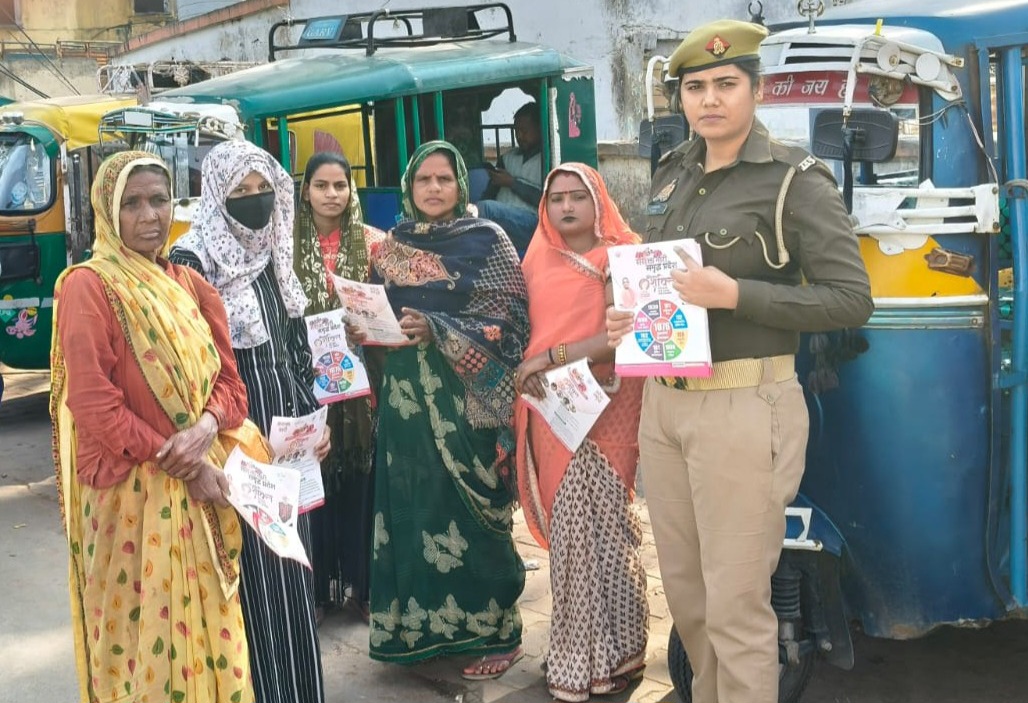 फर्रुखाबाद:थाना शमसाबाद पुलिस ने मिशन शक्ति 5.0 के तहत महिलाओं को किया जागरूक