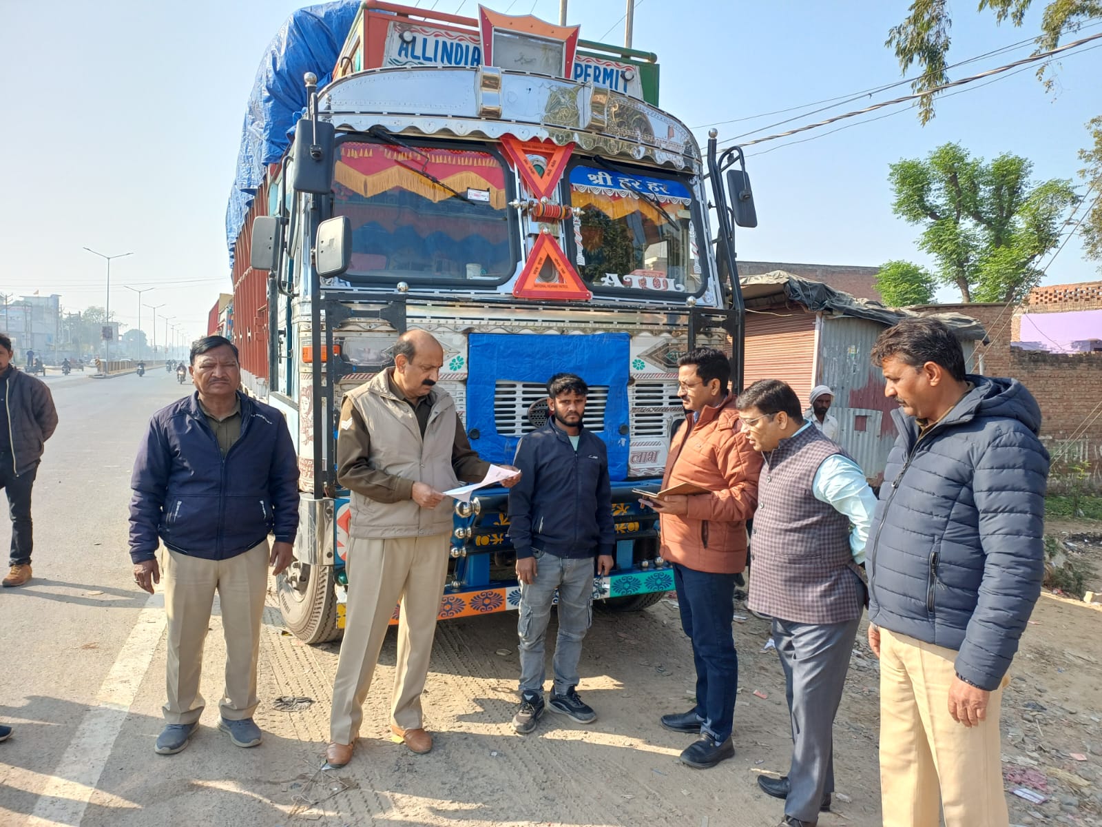 फर्रुखाबाद में परिवहन विभाग की बड़ी कार्रवाई, बिना जीएसटी प्रपत्र सुपारी लदा ट्रक पकड़ा गया