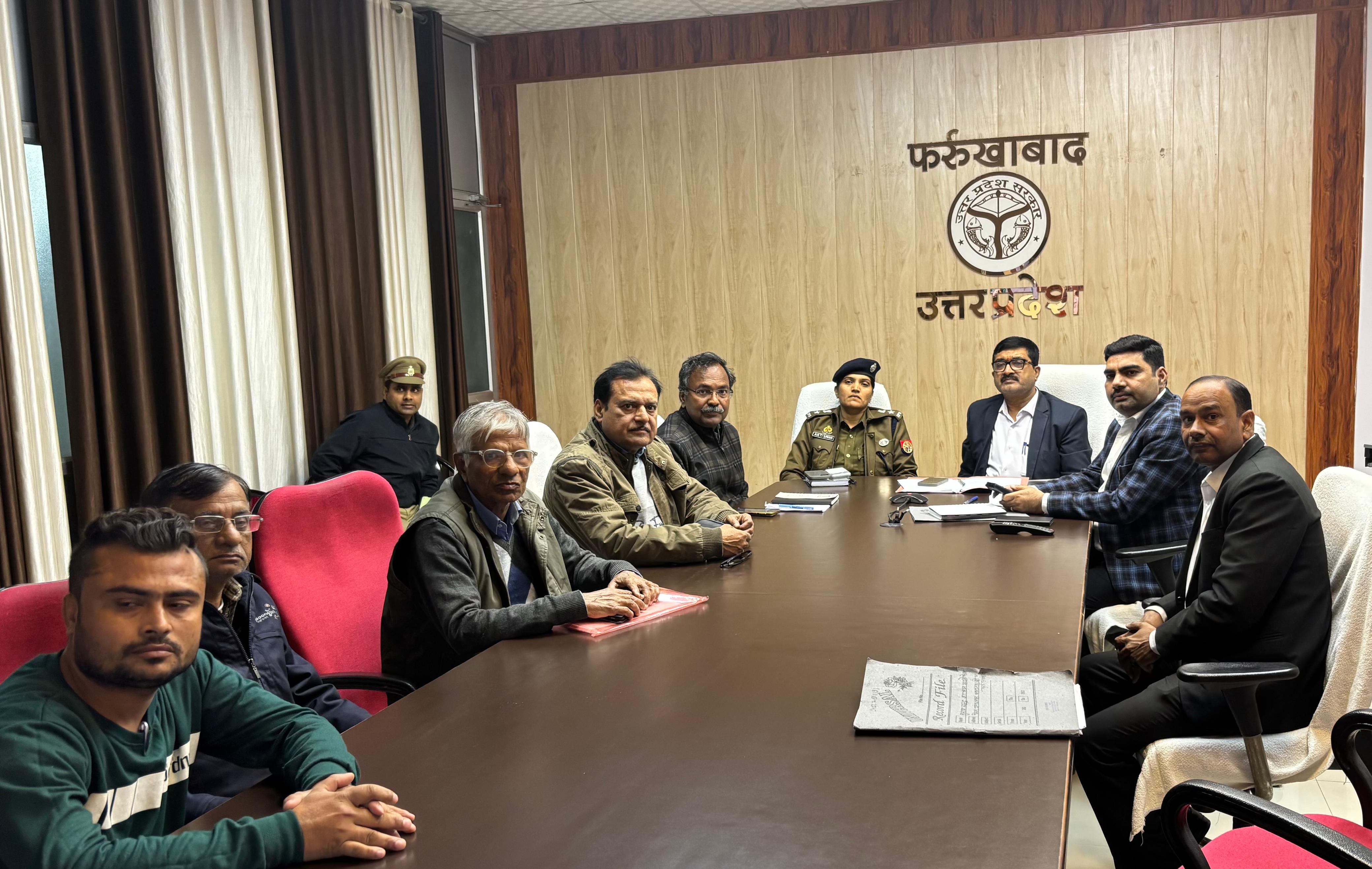 फर्रूखाबाद में निर्वाचक नामावलियों के विशेष गहन पुनरीक्षण-2026 को लेकर राजनीतिक दलों के साथ बैठक