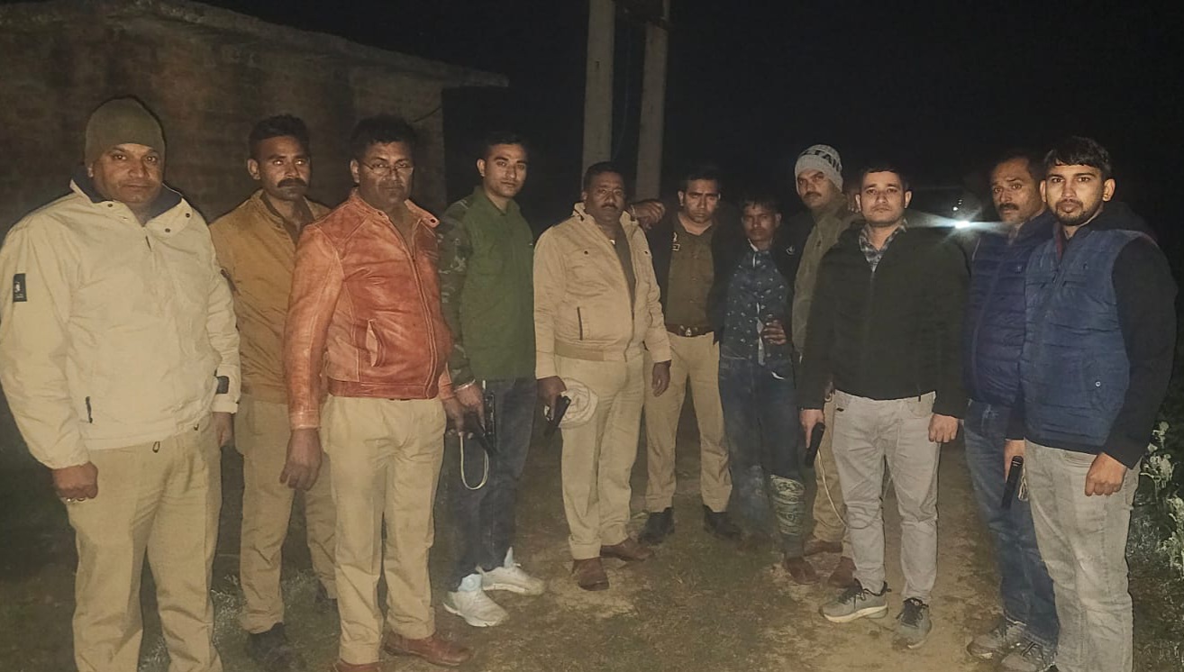 फर्रुखाबाद:मोहम्मदाबाद पुलिस व एसओजी की मुठभेड़ में ट्रांसफार्मर चोर गिरफ्तार, तमंचा व चोरी का सामान बरामद