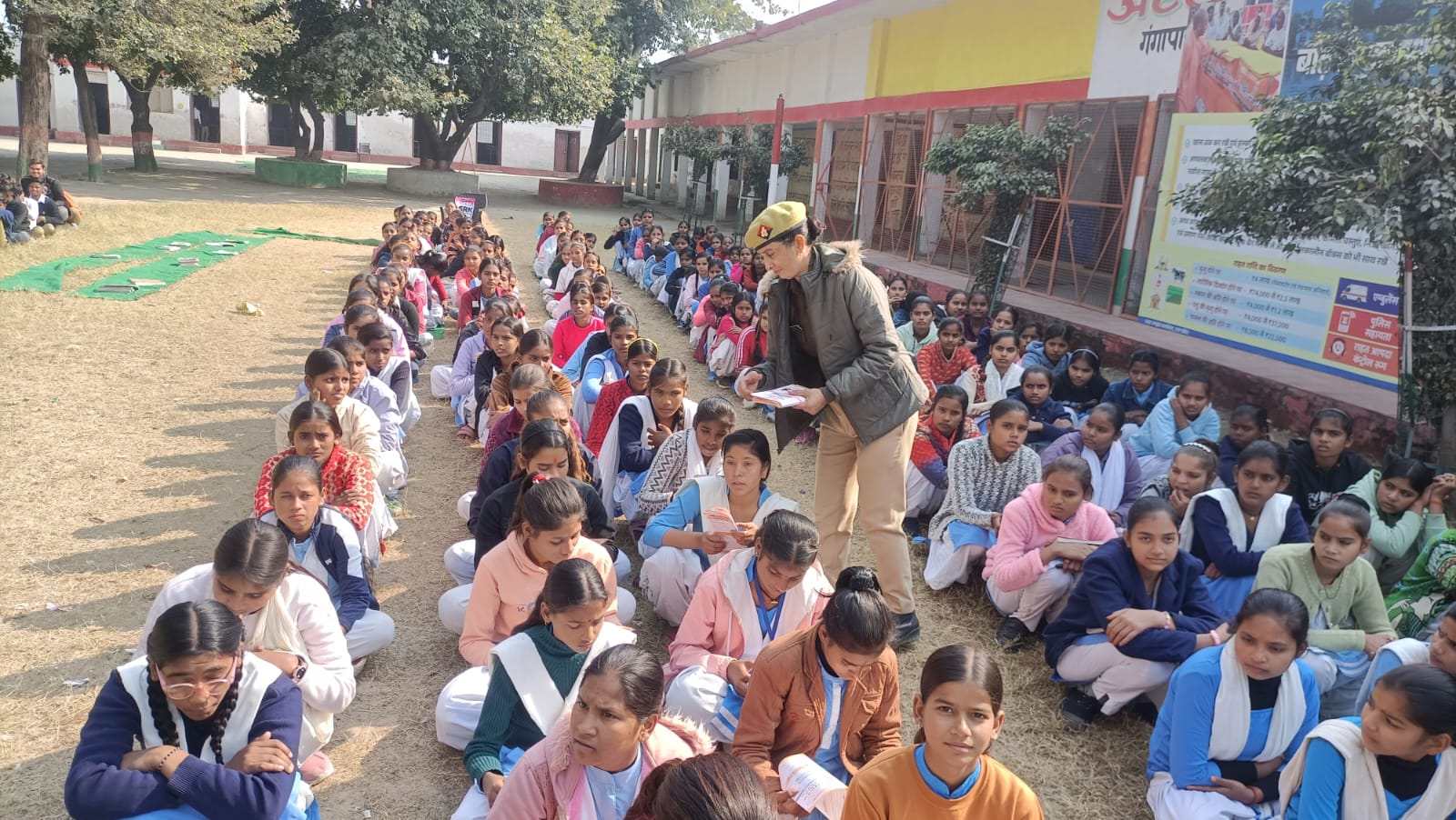 फर्रुखाबाद:मिशन शक्ति अभियान 5.0 के तहत थाना राजेपुर में बालिकाओं को किया गया जागरूक