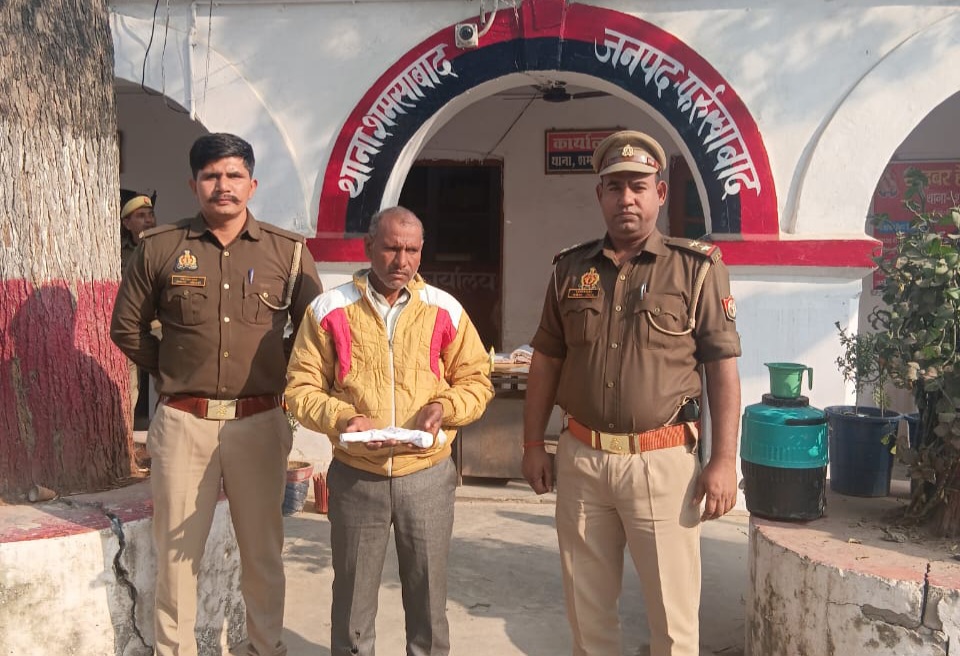 फर्रुखाबाद:थाना शमसाबाद पुलिस ने अवैध असलहे के साथ एक अभियुक्त को किया गिरफ्तार।