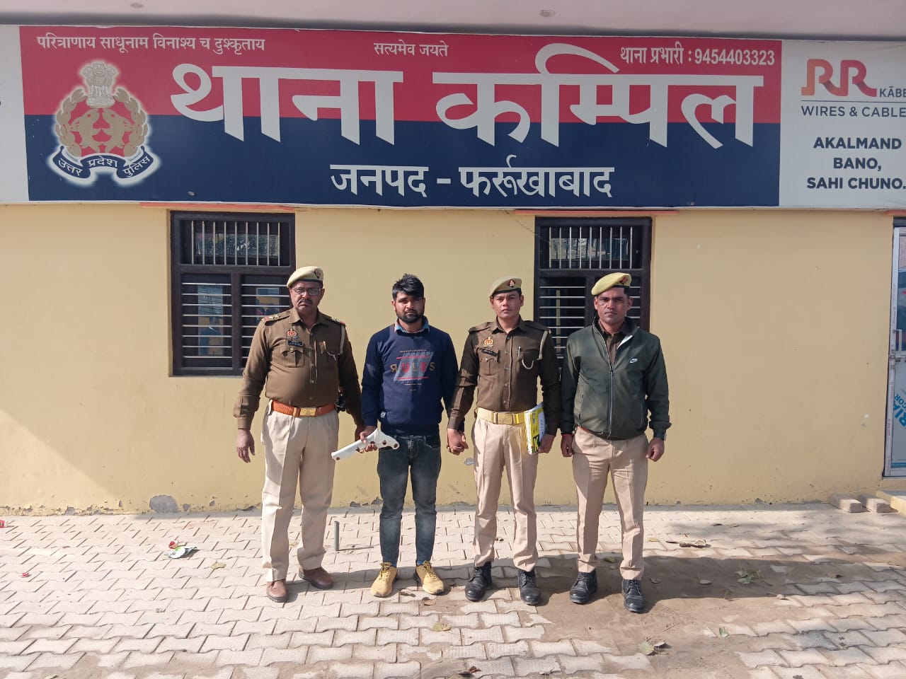 फर्रुखाबाद:कम्पिल पुलिस की बड़ी कार्रवाई,अवैध तमंचा और कारतूस के साथ अभियुक्त गिरफ्तार, गैंगस्टर सहित कई मुकदमों में वांछित था आरोपी