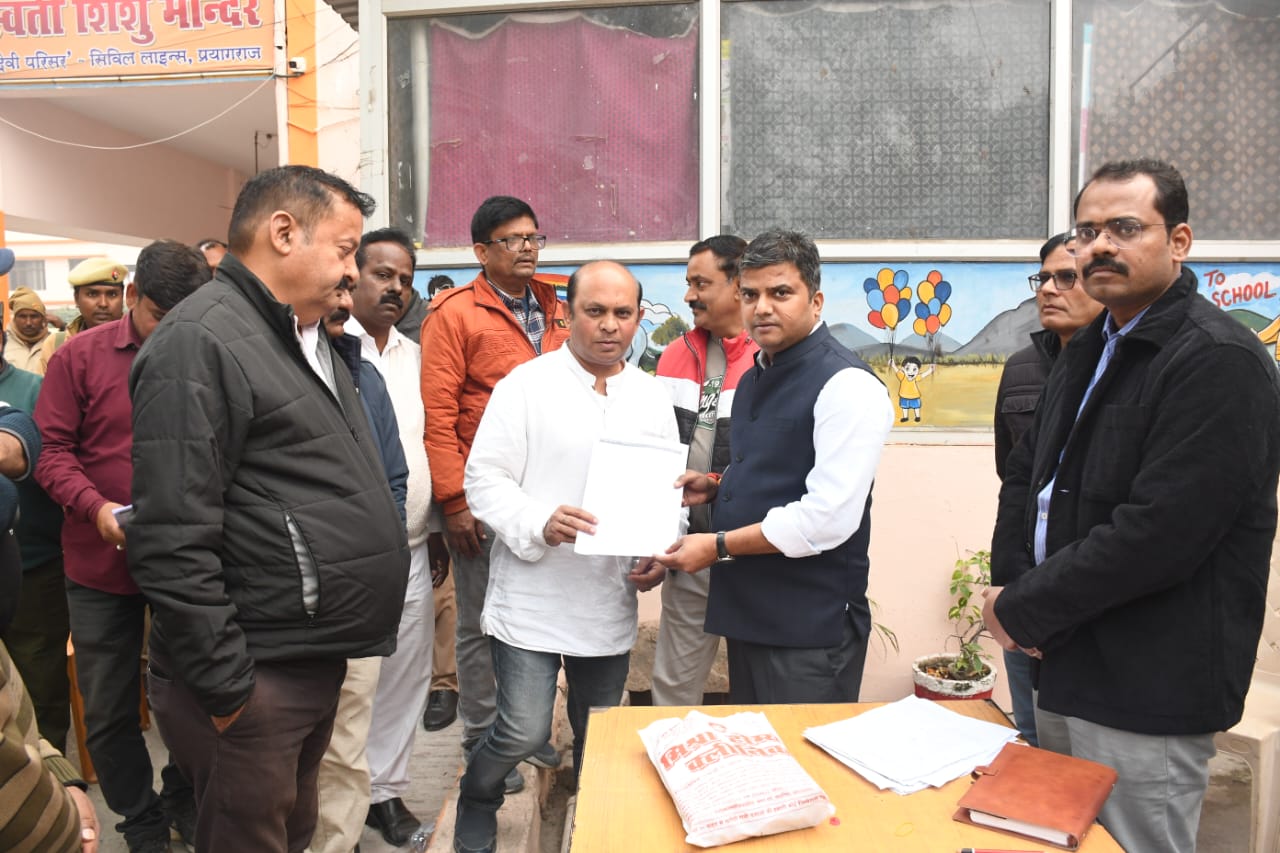 प्रयागराज :आधार पर विधानसभा निर्वाचन क्षेत्रों की निर्वाचक नामावलियों का विशेष प्रगाढ़ पुनरीक्षण के कार्यक्रम हेतु आयोग के संशोधित कार्यक्रमानुसार हेतु अन्तिम तिथि  निर्धारित की गयी है