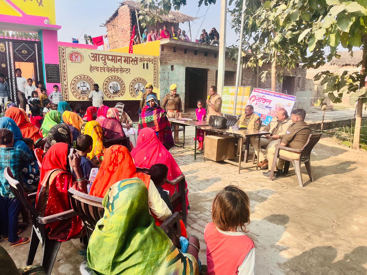 फर्रुखाबाद:थाना अमृतपुर पुलिस द्वारा मिशन शक्ति 5.0 के तहत महिला एवं बालिका जागरूकता अभियान