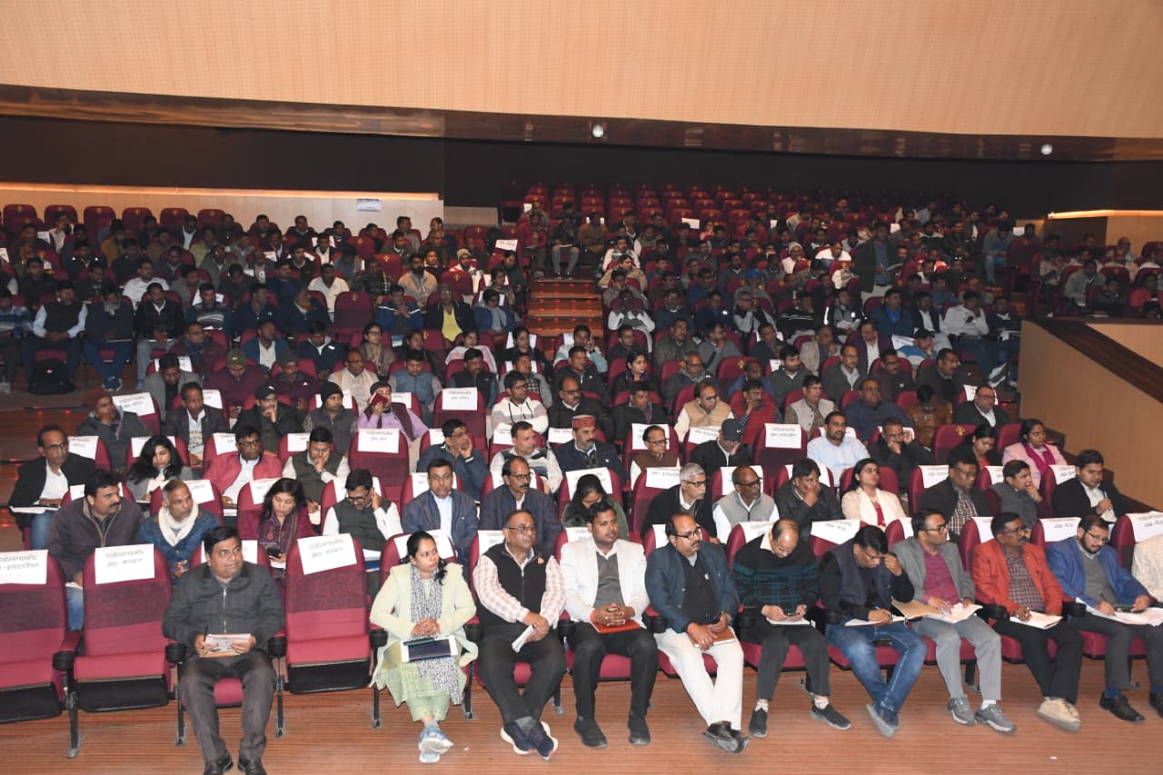 प्रयागराज :  जिलाधिकारी की अध्यक्षता में एसआईआर अभियान के तहत कार्य कर रहे सुपरवाइजर्स को दिया गया विशेष प्रशिक्षण