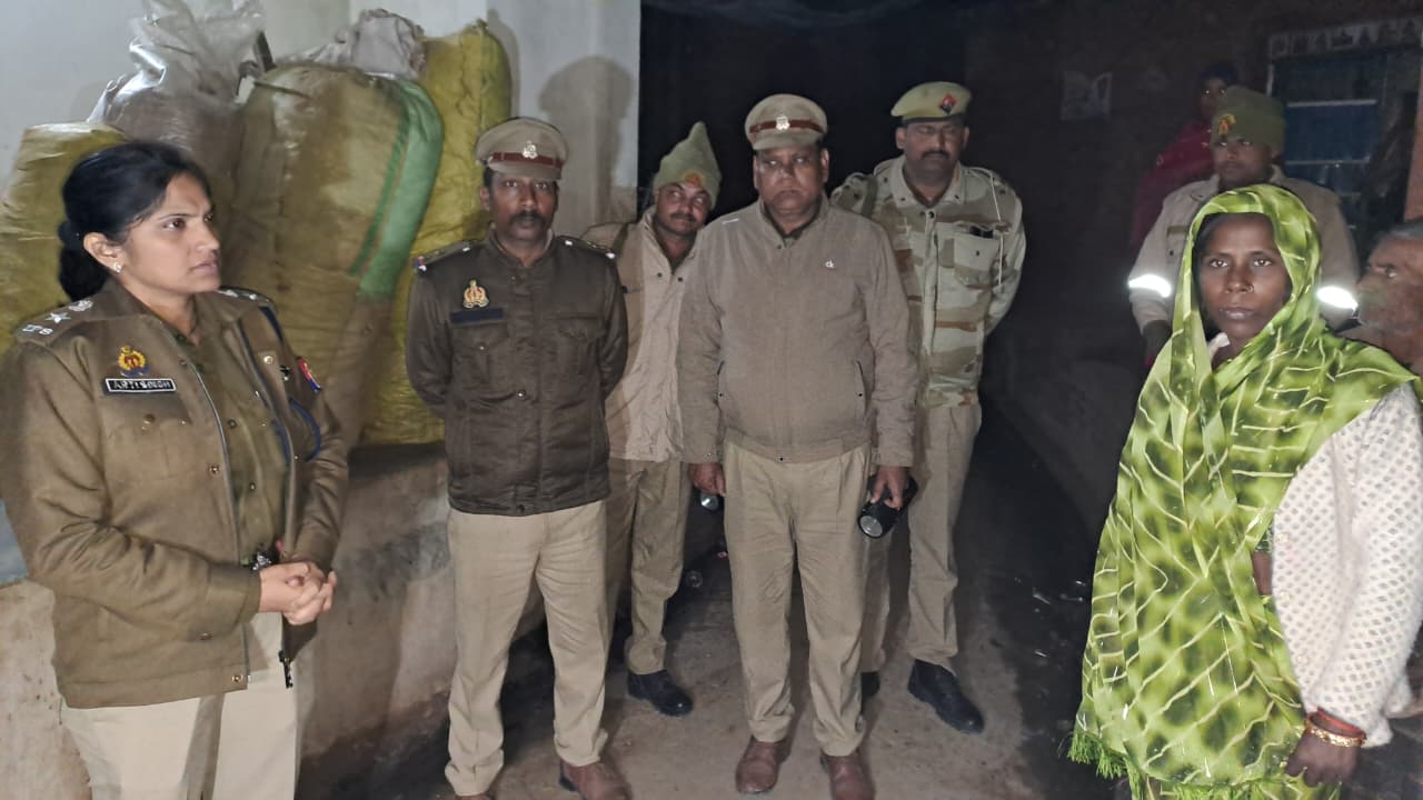 फर्रुखाबाद: पुलिस अधीक्षक ने कोरीखेड़ा में बालक अपहरण–हत्या प्रकरण के घटनास्थल का किया निरीक्षण