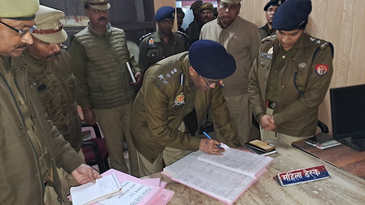 फर्रुखाबाद:जहानगंज थाना निरीक्षण, डीआईजी कानपुर परिक्षेत्र ने व्यवस्थाओं का लिया जायज़ा