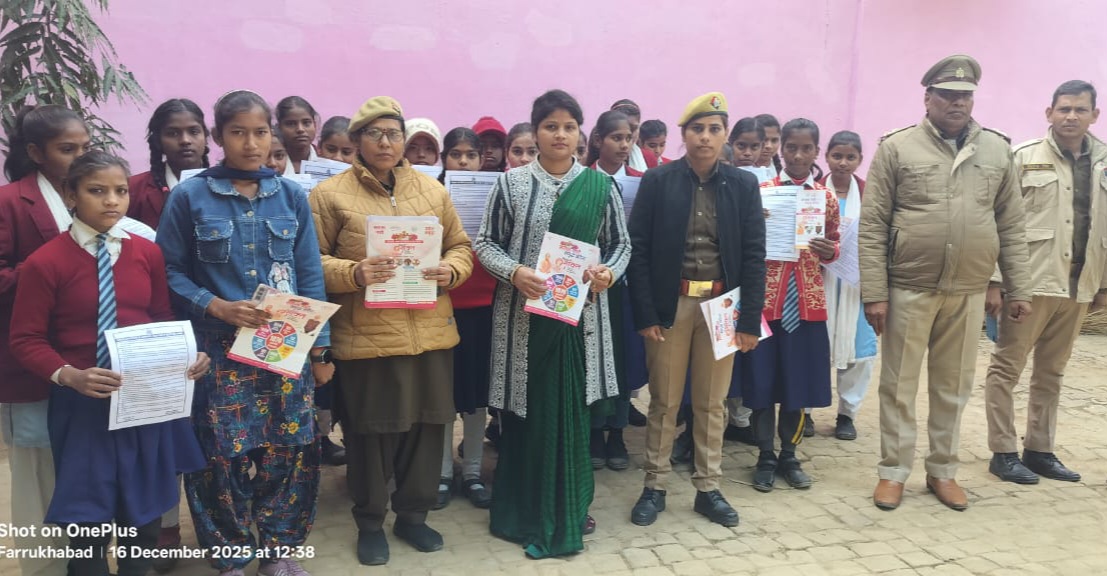 फर्रुखाबाद: मिशन शक्ति अभियान के तहत एंटी रोमियो स्क्वाड ने महिलाओं व बालिकाओं को किया जागरूक