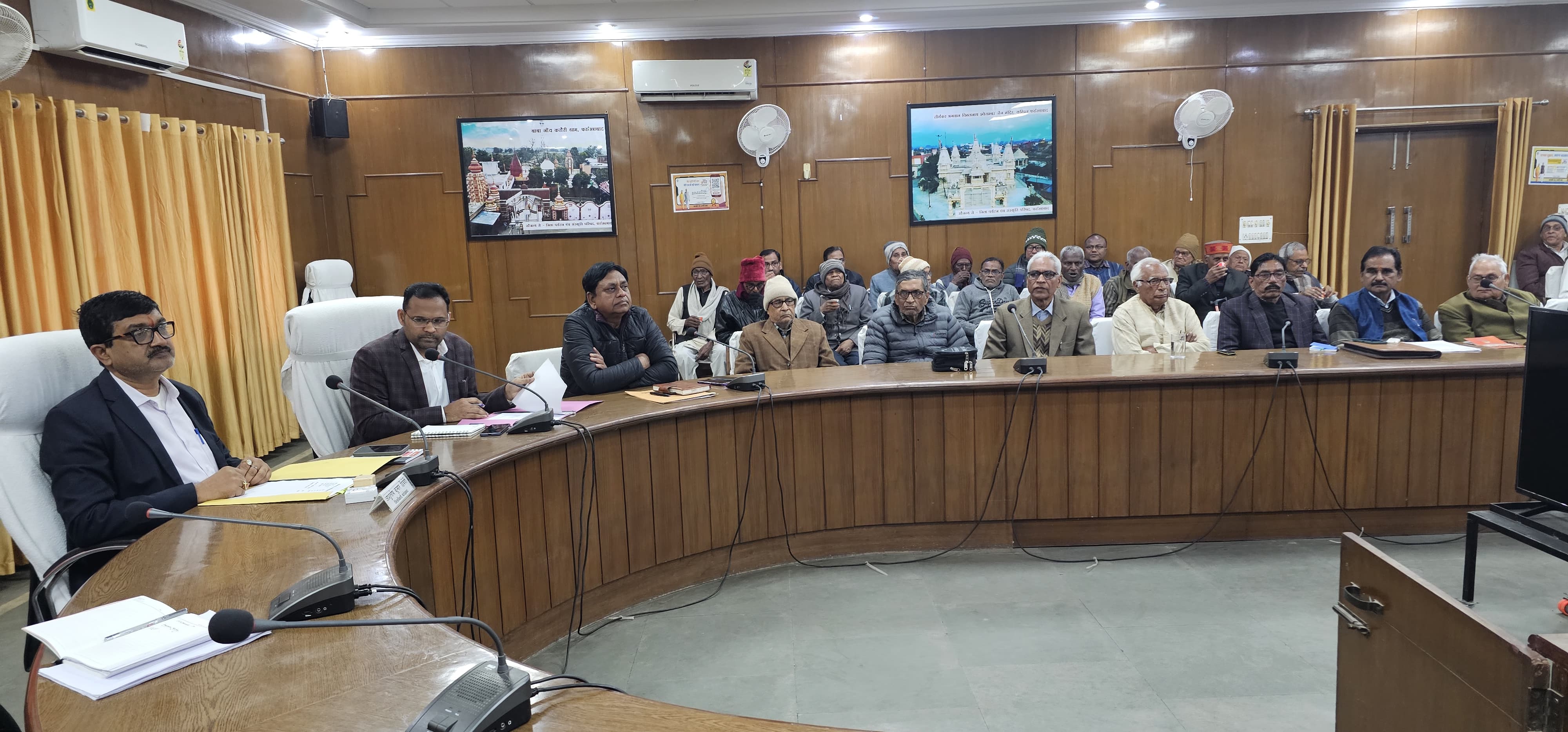 फर्रूखाबाद में पेंशनर्स दिवस का आयोजन, 80 वर्ष से अधिक आयु के पेंशनरों का हुआ सम्मान