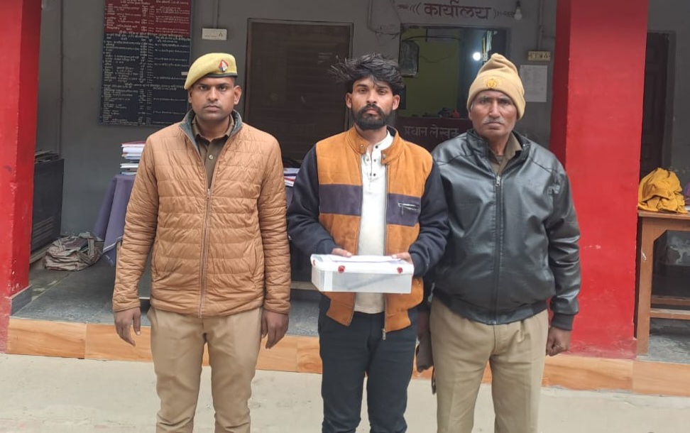 फर्रुखाबाद:थाना मेरापुर पुलिस ने अवैध तमंचा व कारतूस सहित एक अभियुक्त को किया गिरफ्तार